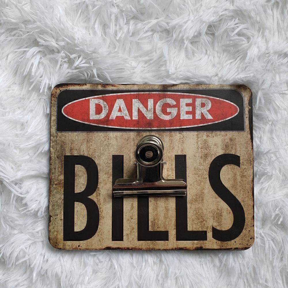 Wood Plaque w/clip "Danger Bills"